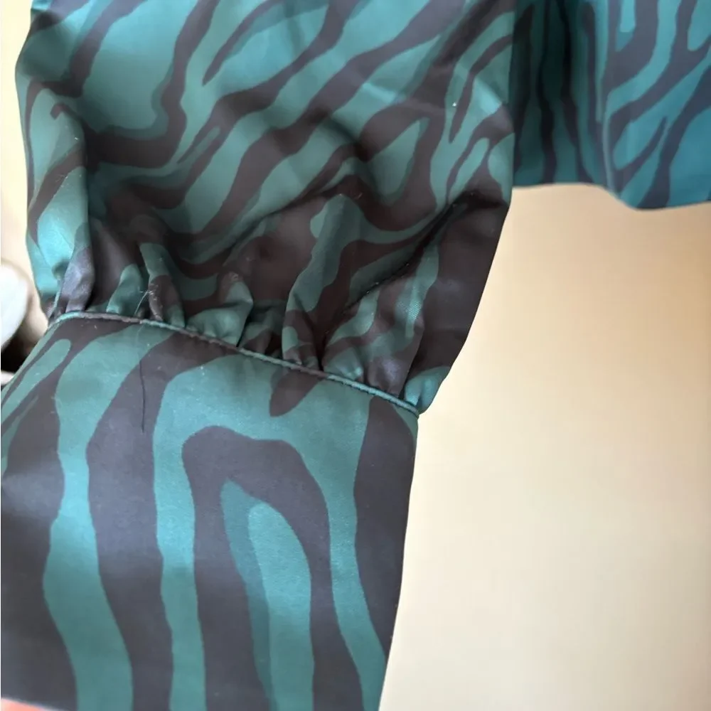 NWT J. Crew Green Black Zebra Print Satin V-Neck Button Front Blouse Size 8